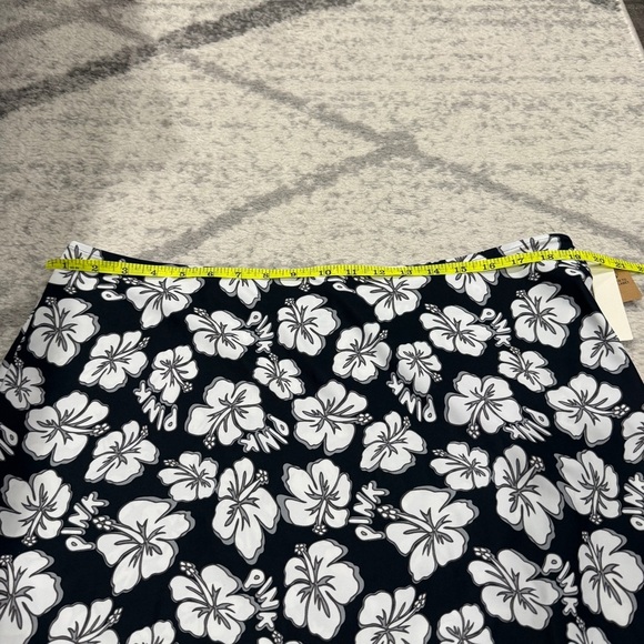NWT Victoria Secret PINK Black and White Floral Swim Skirt - Picture 11 of 12